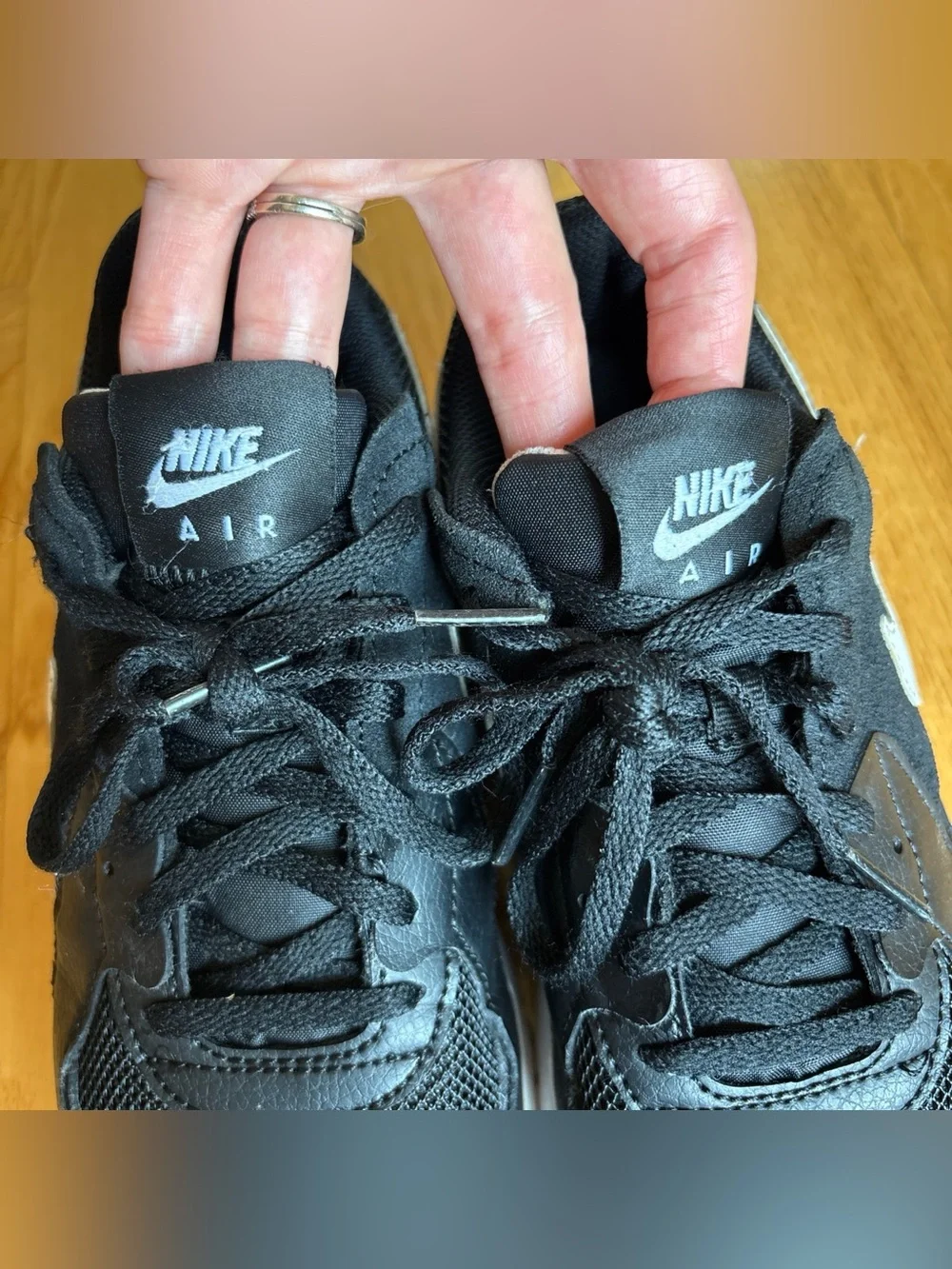 Nike Air Max Excee sneakers Shoes black and white Boys Girls Running Sz 5 Youth